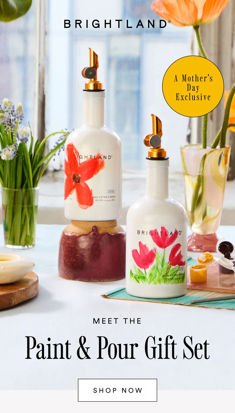 Meet the Paint & Pour Gift Set